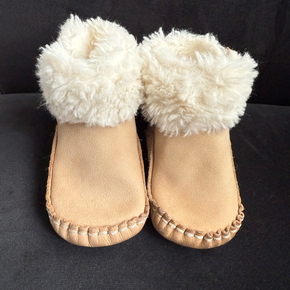 Clarks Baby Cuddle Leather shoes with fur